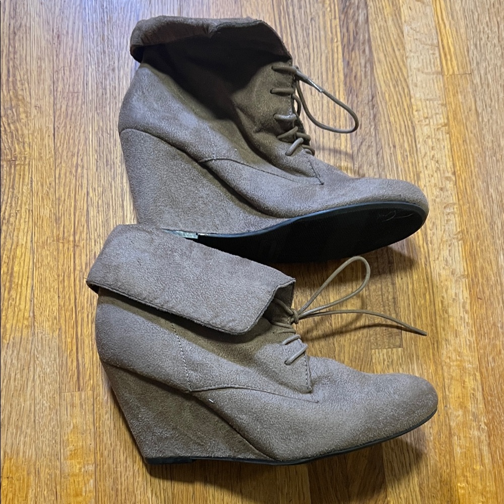 Versona Brown Lace-Up Wedge‎ Boots